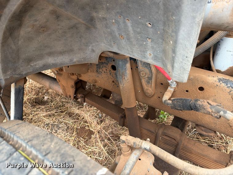 image for item EU5911 1997 Ford F800 bucket truck