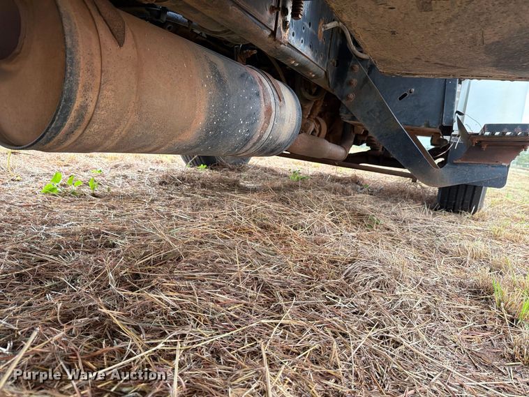 image for item EU5911 1997 Ford F800 bucket truck