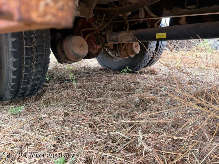 image for item EU5911 1997 Ford F800 bucket truck