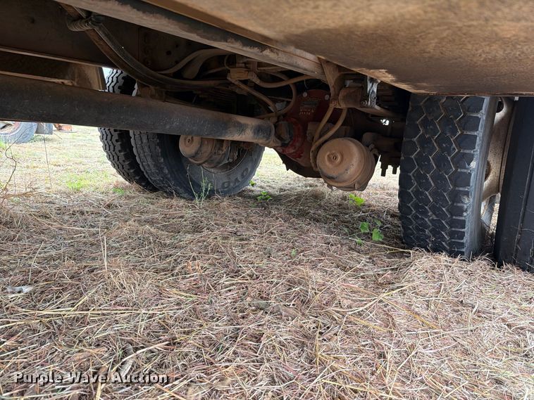 image for item EU5911 1997 Ford F800 bucket truck