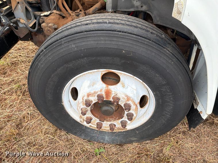 image for item EU5911 1997 Ford F800 bucket truck