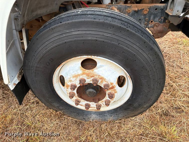 image for item EU5911 1997 Ford F800 bucket truck