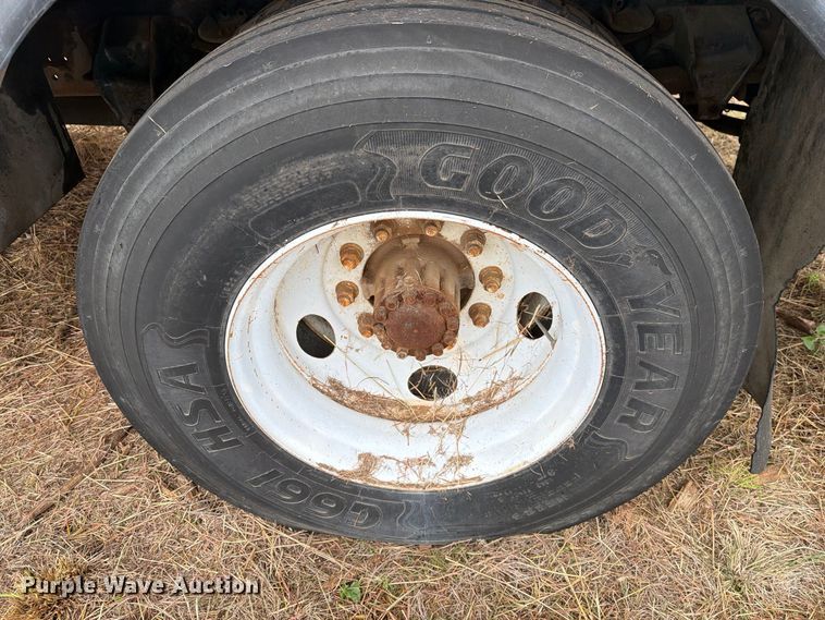 image for item EU5911 1997 Ford F800 bucket truck