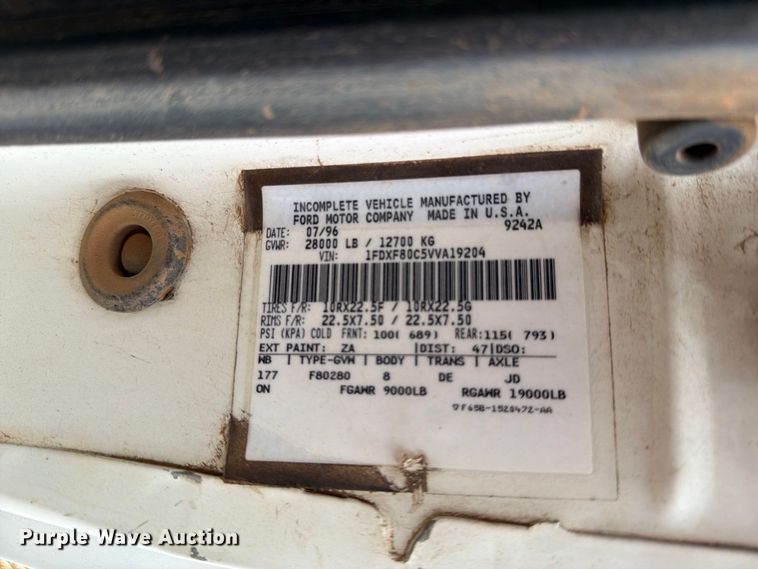 image for item EU5911 1997 Ford F800 bucket truck