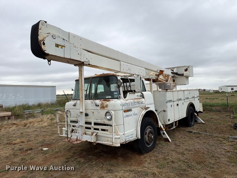 image for item EU5913 1989 Ford C8000 bucket truck