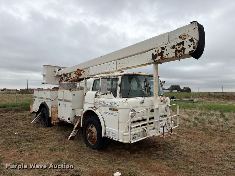image for item EU5913 1989 Ford C8000 bucket truck