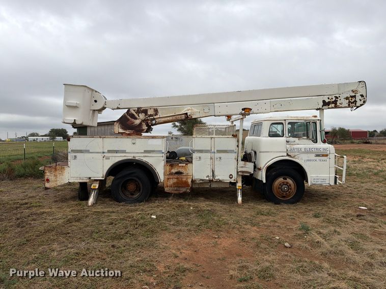 image for item EU5913 1989 Ford C8000 bucket truck