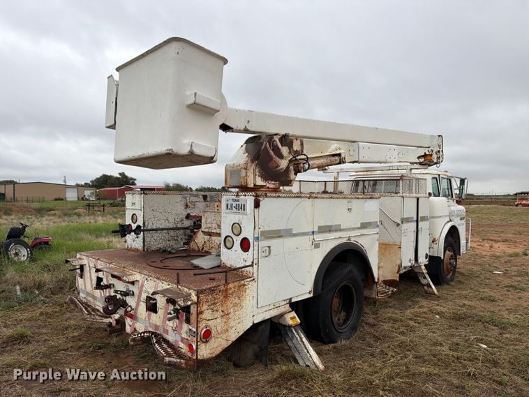 image for item EU5913 1989 Ford C8000 bucket truck