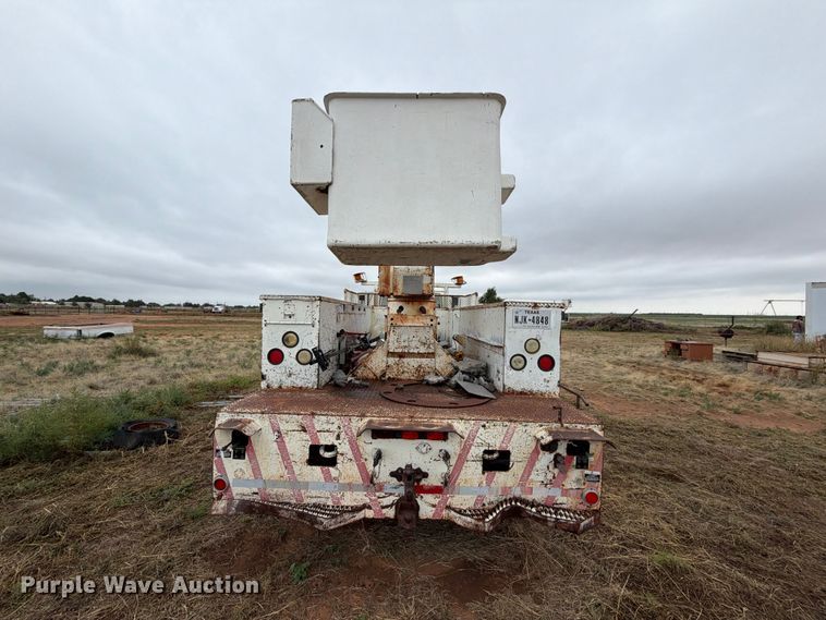 image for item EU5913 1989 Ford C8000 bucket truck
