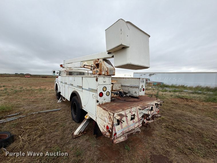 image for item EU5913 1989 Ford C8000 bucket truck