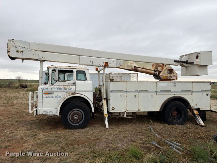 image for item EU5913 1989 Ford C8000 bucket truck