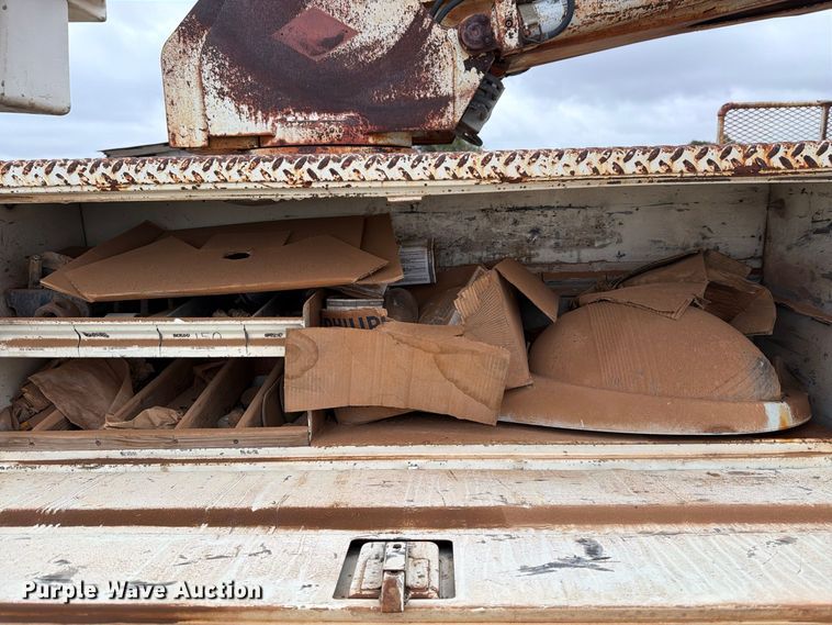 image for item EU5913 1989 Ford C8000 bucket truck