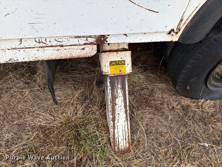 image for item EU5913 1989 Ford C8000 bucket truck