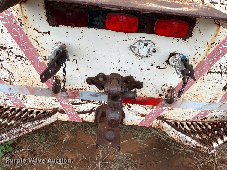 image for item EU5913 1989 Ford C8000 bucket truck