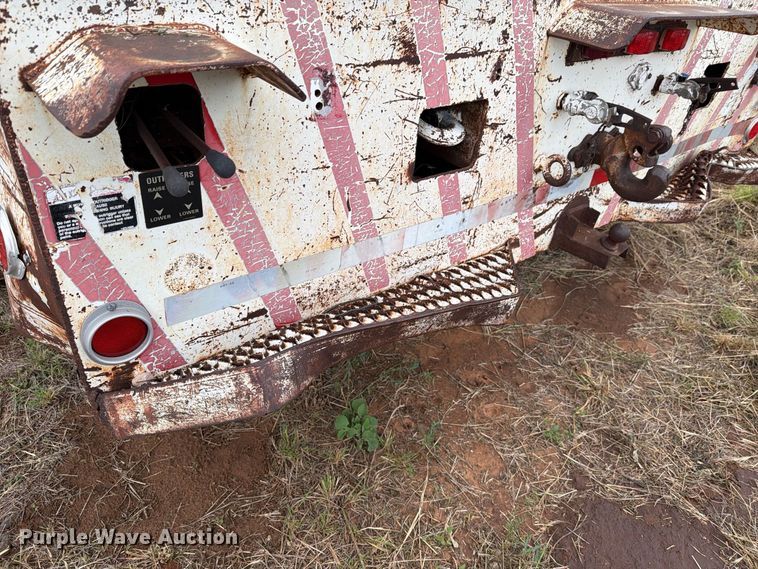 image for item EU5913 1989 Ford C8000 bucket truck