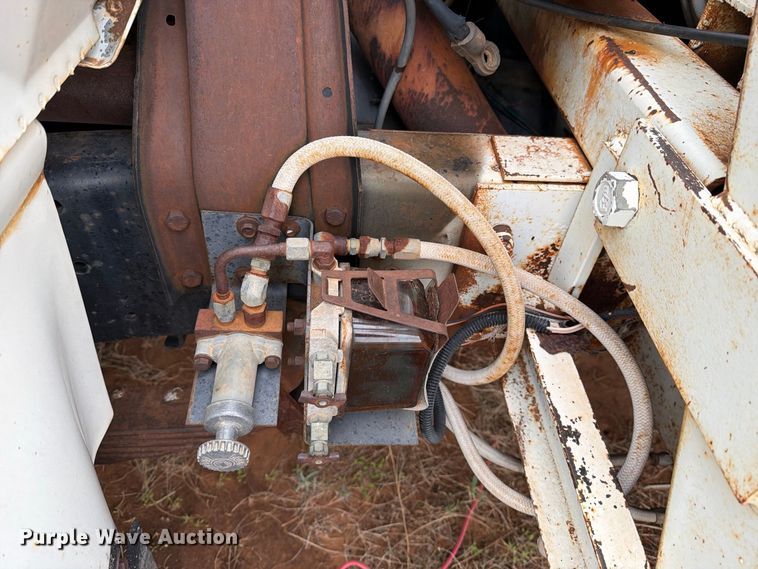image for item EU5913 1989 Ford C8000 bucket truck