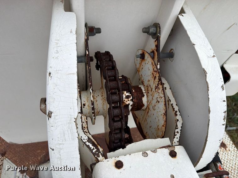 image for item EU5913 1989 Ford C8000 bucket truck