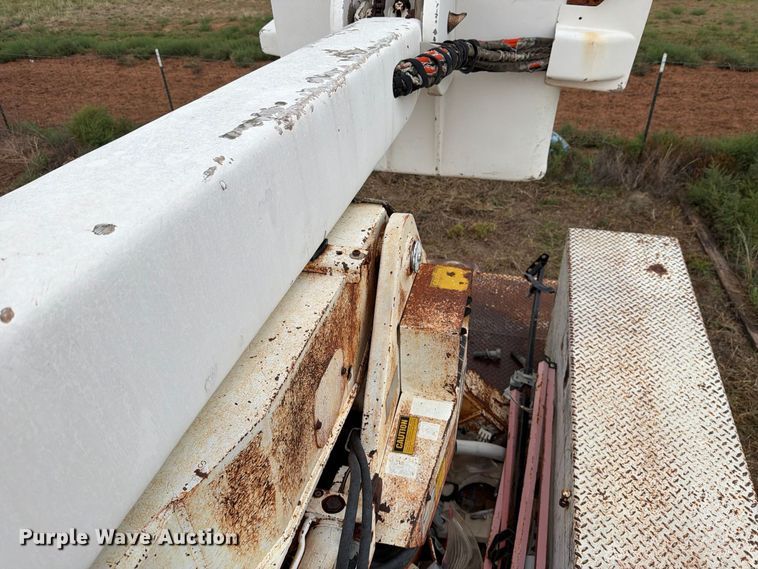 image for item EU5913 1989 Ford C8000 bucket truck