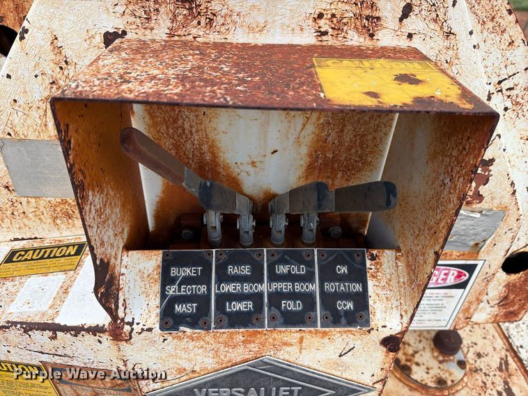 image for item EU5913 1989 Ford C8000 bucket truck