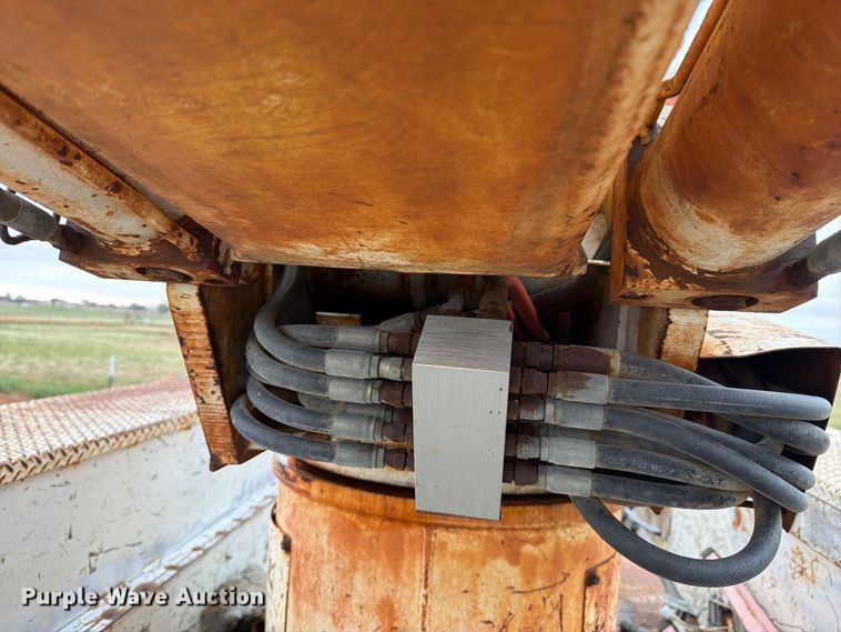 image for item EU5913 1989 Ford C8000 bucket truck