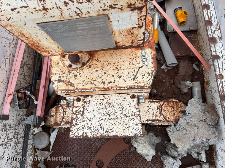 image for item EU5913 1989 Ford C8000 bucket truck