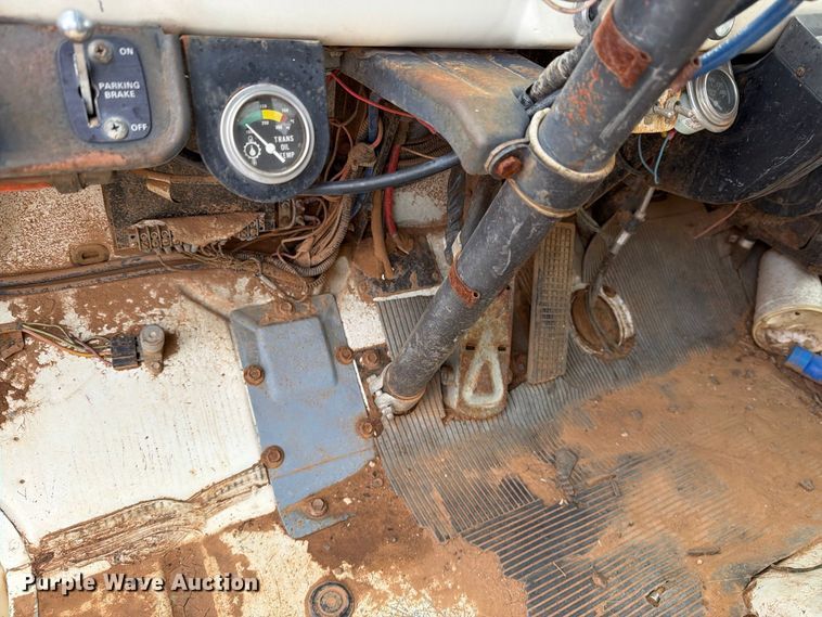 image for item EU5913 1989 Ford C8000 bucket truck