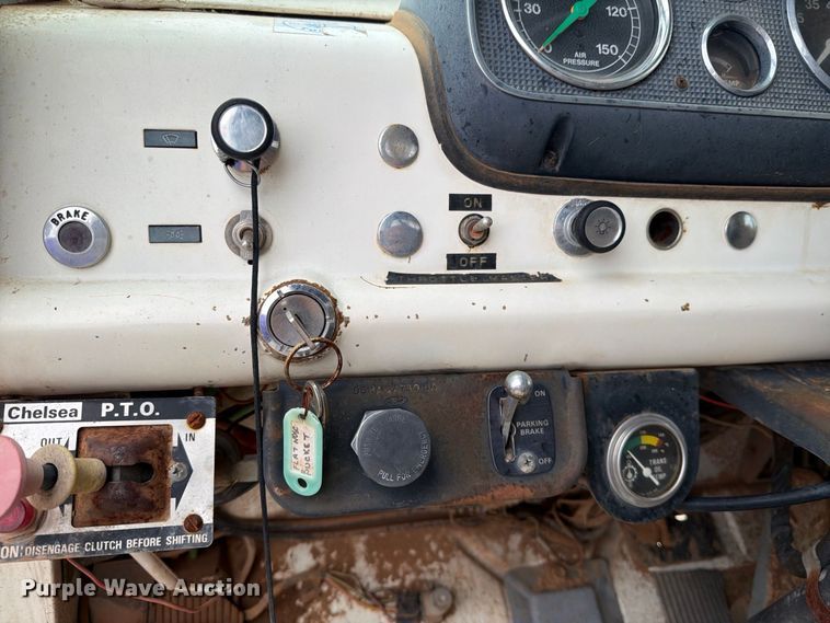 image for item EU5913 1989 Ford C8000 bucket truck