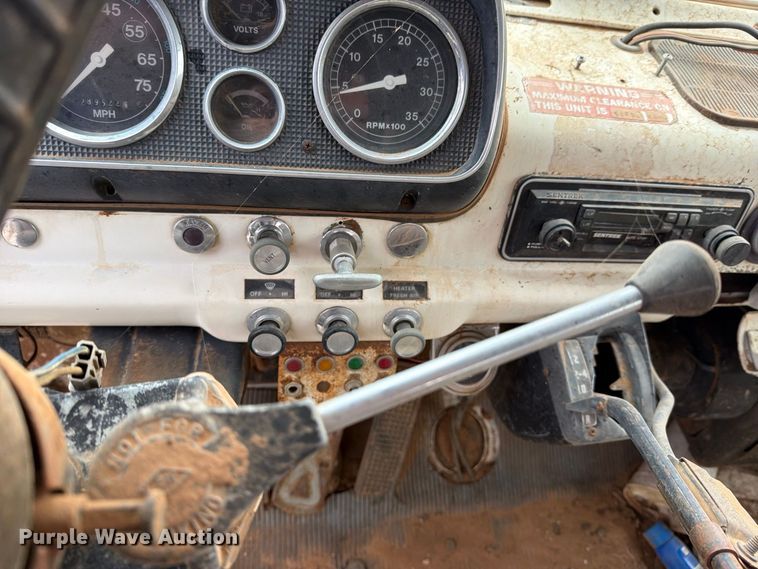 image for item EU5913 1989 Ford C8000 bucket truck