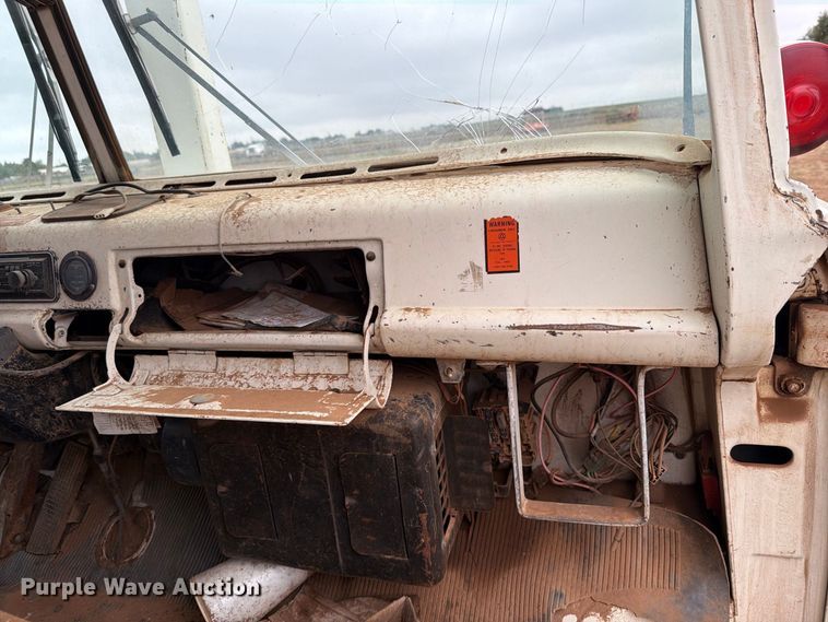 image for item EU5913 1989 Ford C8000 bucket truck