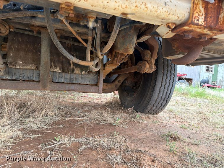 image for item EU5913 1989 Ford C8000 bucket truck