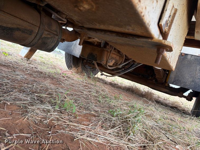 image for item EU5913 1989 Ford C8000 bucket truck