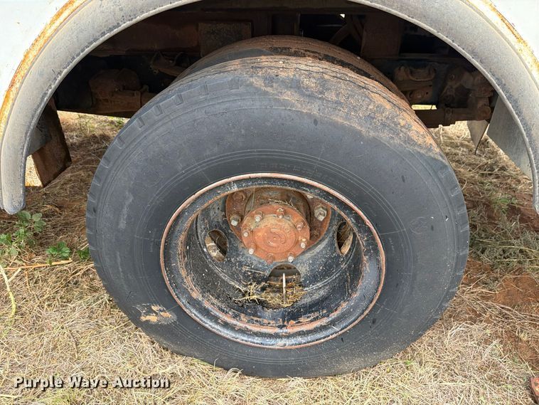 image for item EU5913 1989 Ford C8000 bucket truck