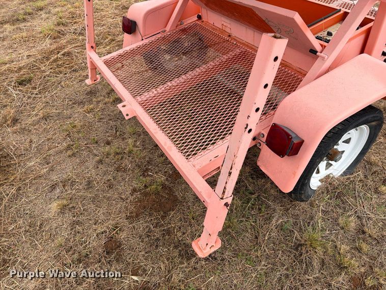 image for item EU5914 International Traffic Control Products ITCP15 arrow board trailer