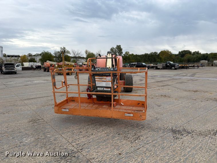 image for item EV7025 2006 JLG 600S boom lift