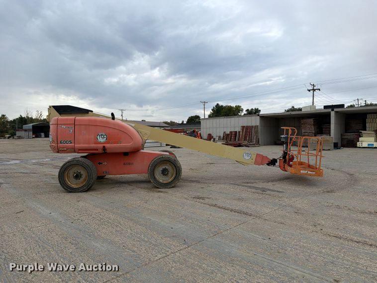 image for item EV7025 2006 JLG 600S boom lift