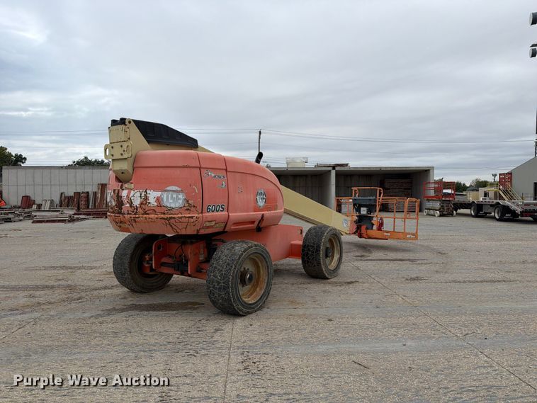 image for item EV7025 2006 JLG 600S boom lift