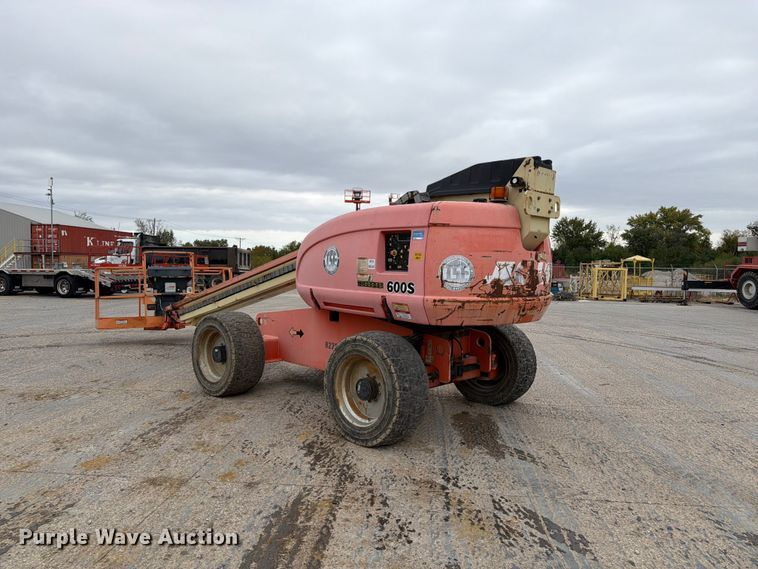 image for item EV7025 2006 JLG 600S boom lift