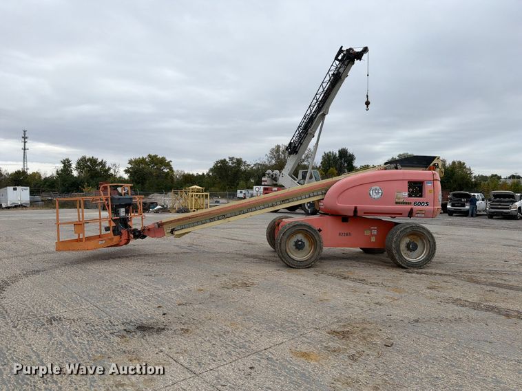 image for item EV7025 2006 JLG 600S boom lift