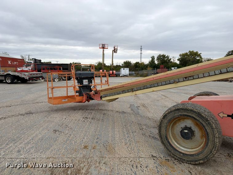 image for item EV7025 2006 JLG 600S boom lift