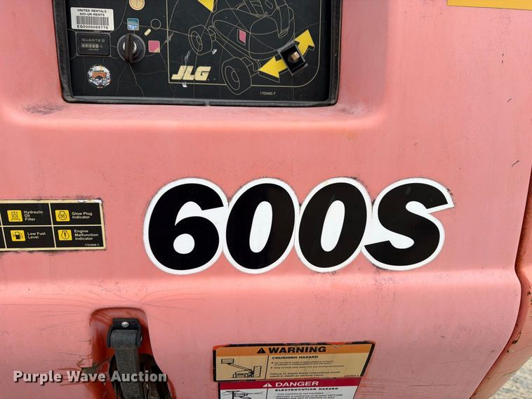 image for item EV7025 2006 JLG 600S boom lift