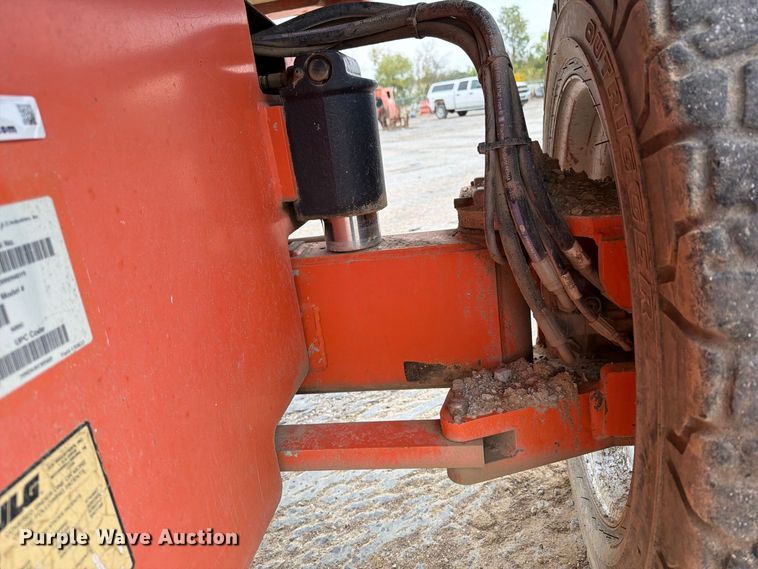 image for item EV7025 2006 JLG 600S boom lift