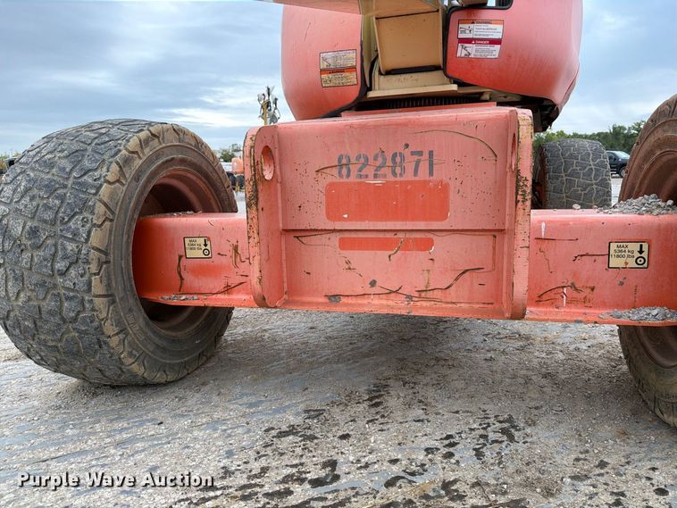 image for item EV7025 2006 JLG 600S boom lift