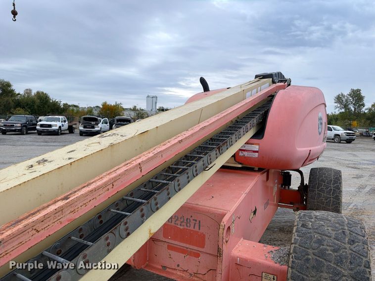 image for item EV7025 2006 JLG 600S boom lift