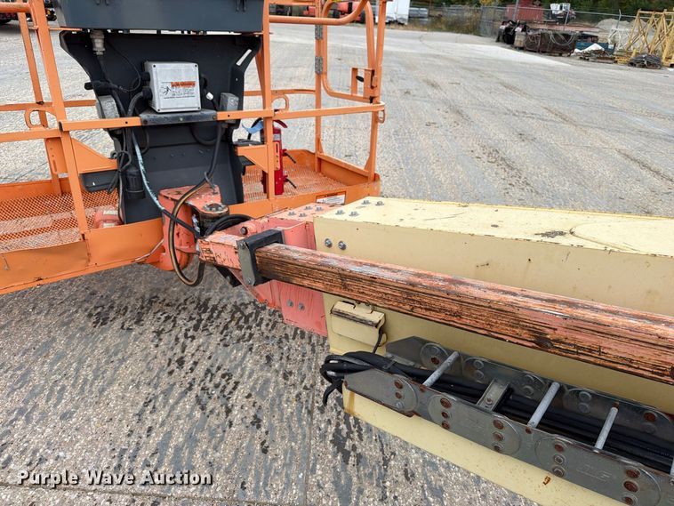 image for item EV7025 2006 JLG 600S boom lift