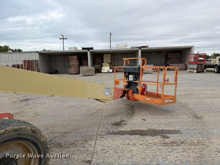 image for item EV7025 2006 JLG 600S boom lift