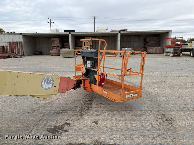 image for item EV7025 2006 JLG 600S boom lift