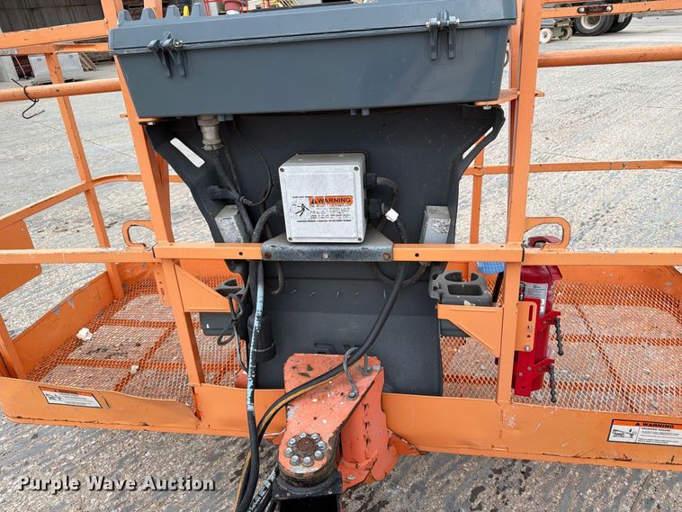 image for item EV7025 2006 JLG 600S boom lift