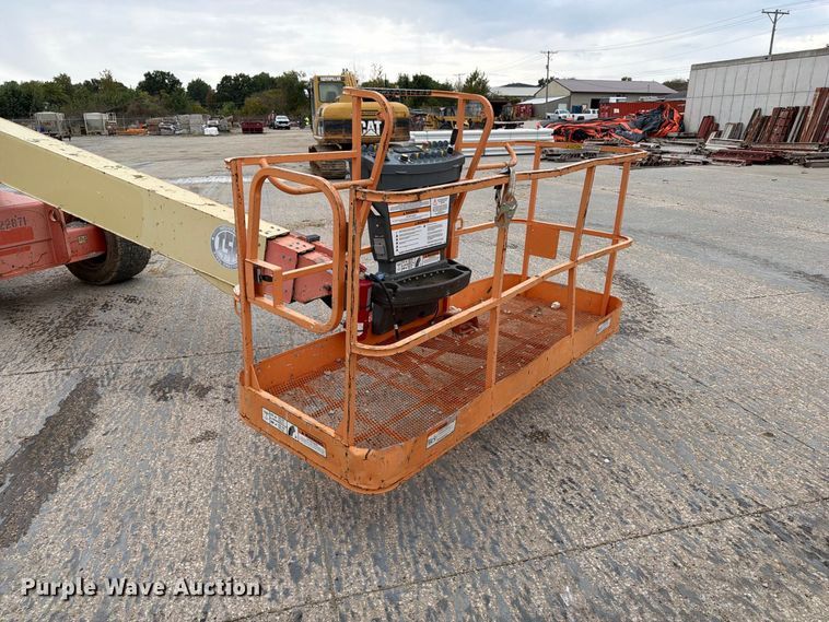 image for item EV7025 2006 JLG 600S boom lift