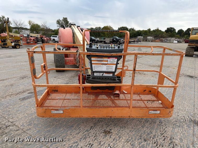 image for item EV7025 2006 JLG 600S boom lift