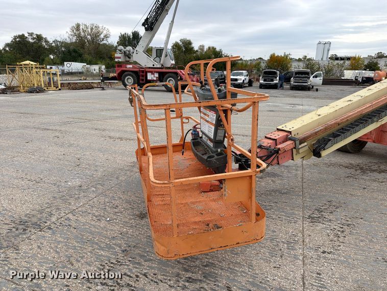 image for item EV7025 2006 JLG 600S boom lift